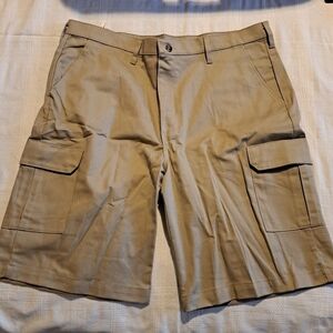 Red Kap mens size 40 khaki cargo shorts, New